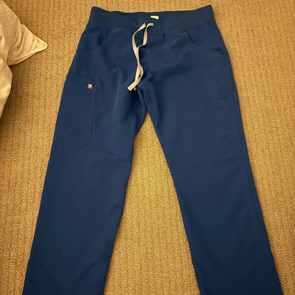 Women’s FIGS scrub bottoms